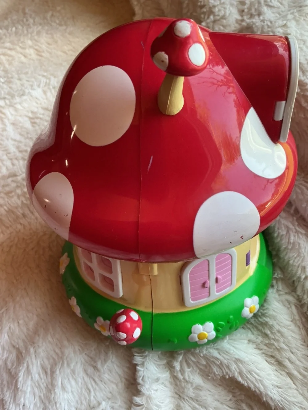 Vintage Sanrio Hello Kitty Mushroom Doll House 2001 Bandai
